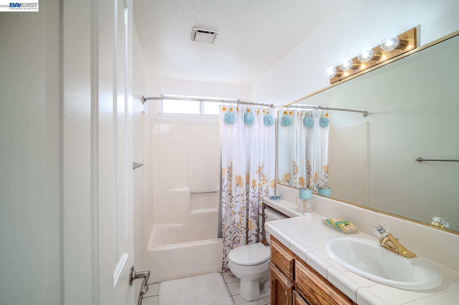 230 Laurelwood Cir