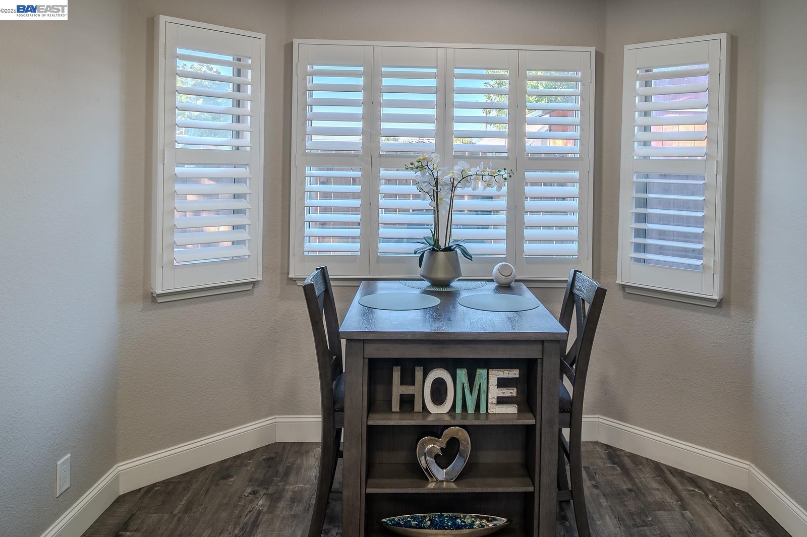 230 Laurelwood Cir
