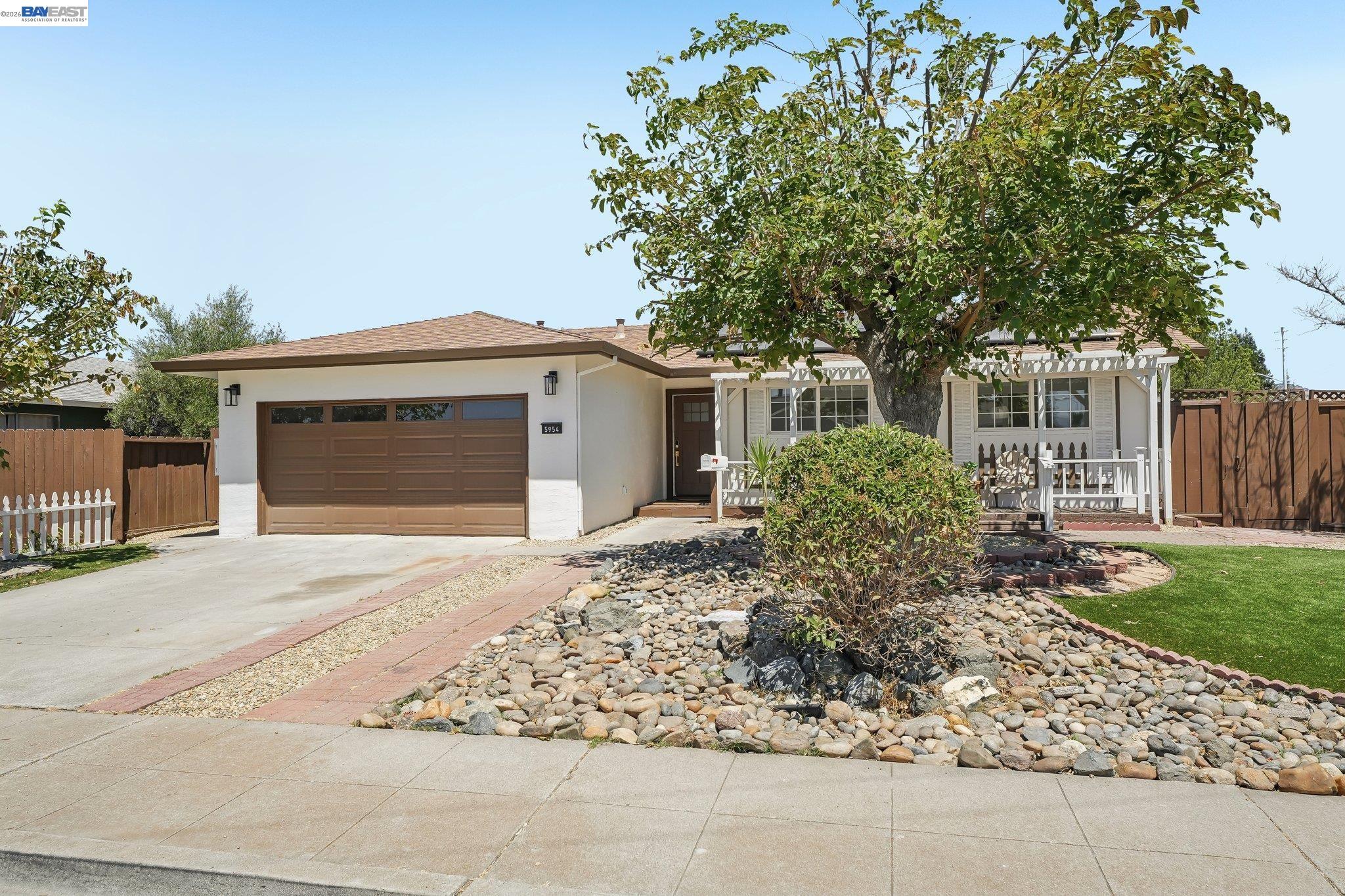 5954 Running Hills Ave