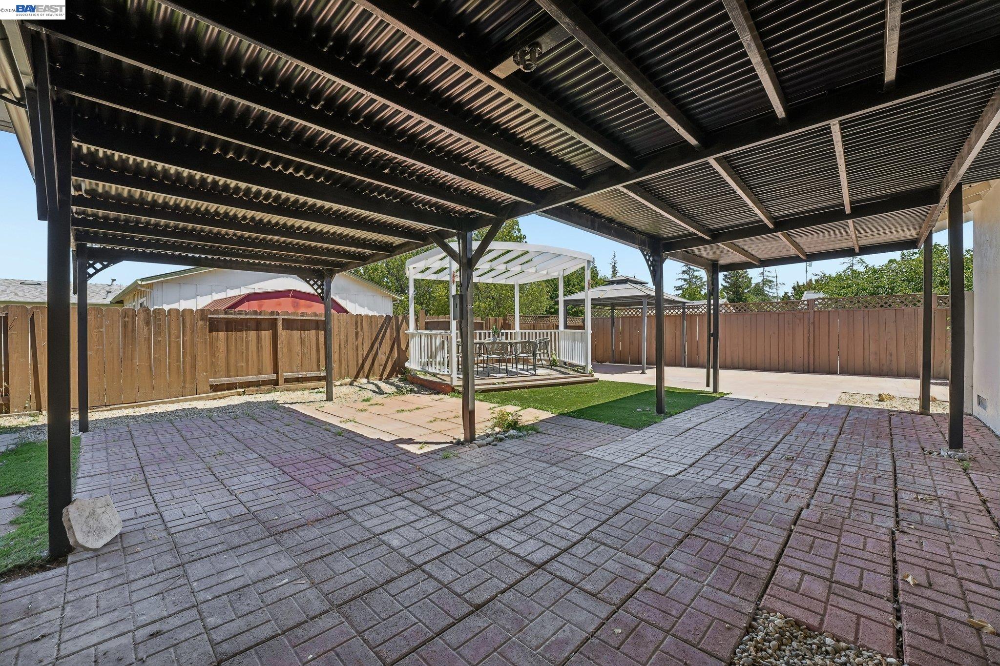 5954 Running Hills Ave