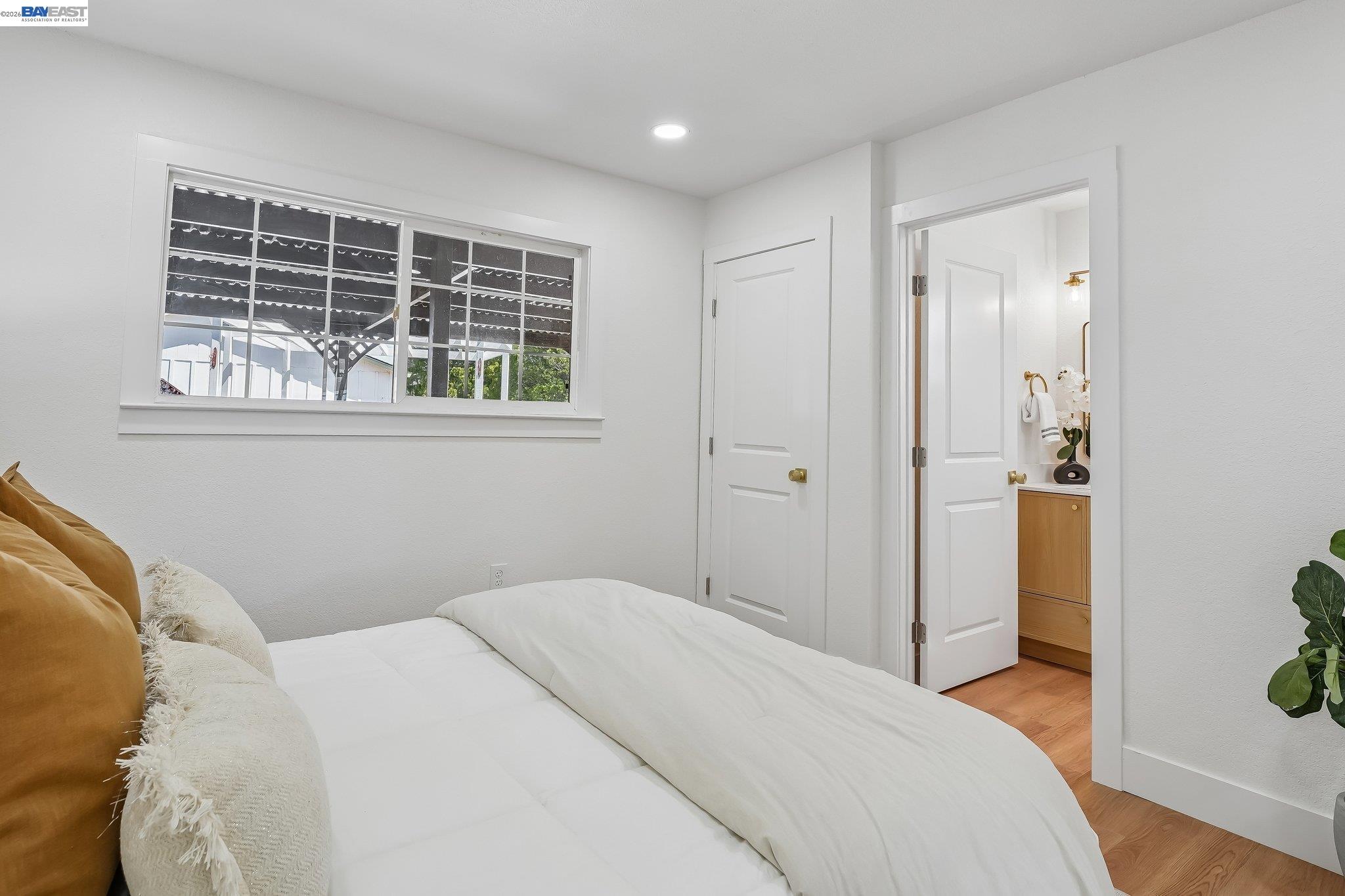 5954 Running Hills Ave