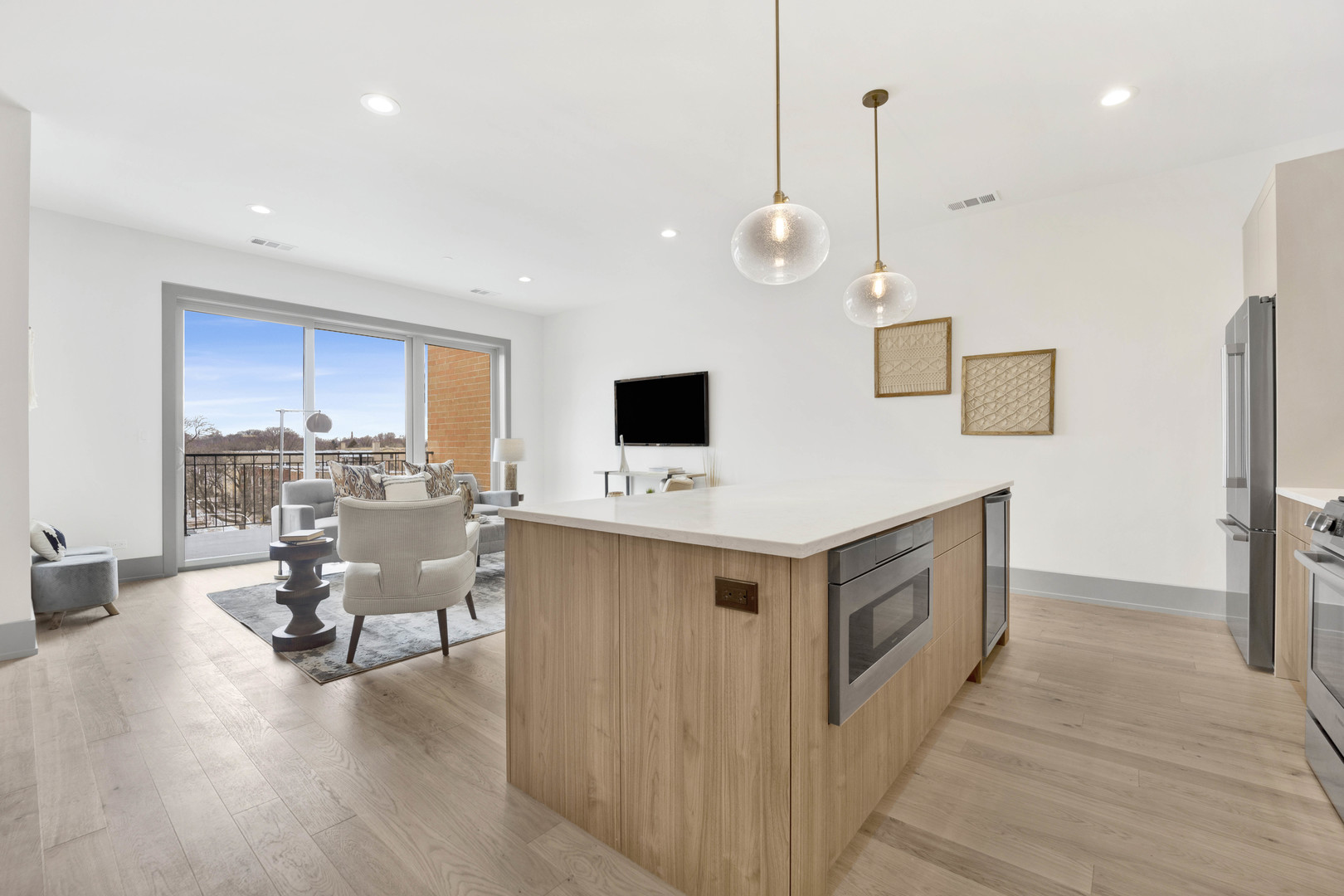 1548 W Ardmore Avenue Unit: 2G