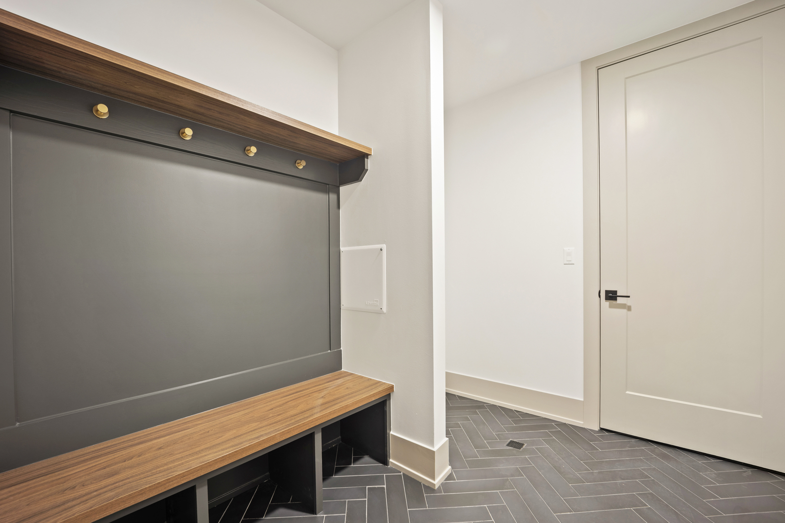 1548 W Ardmore Avenue Unit: 2F