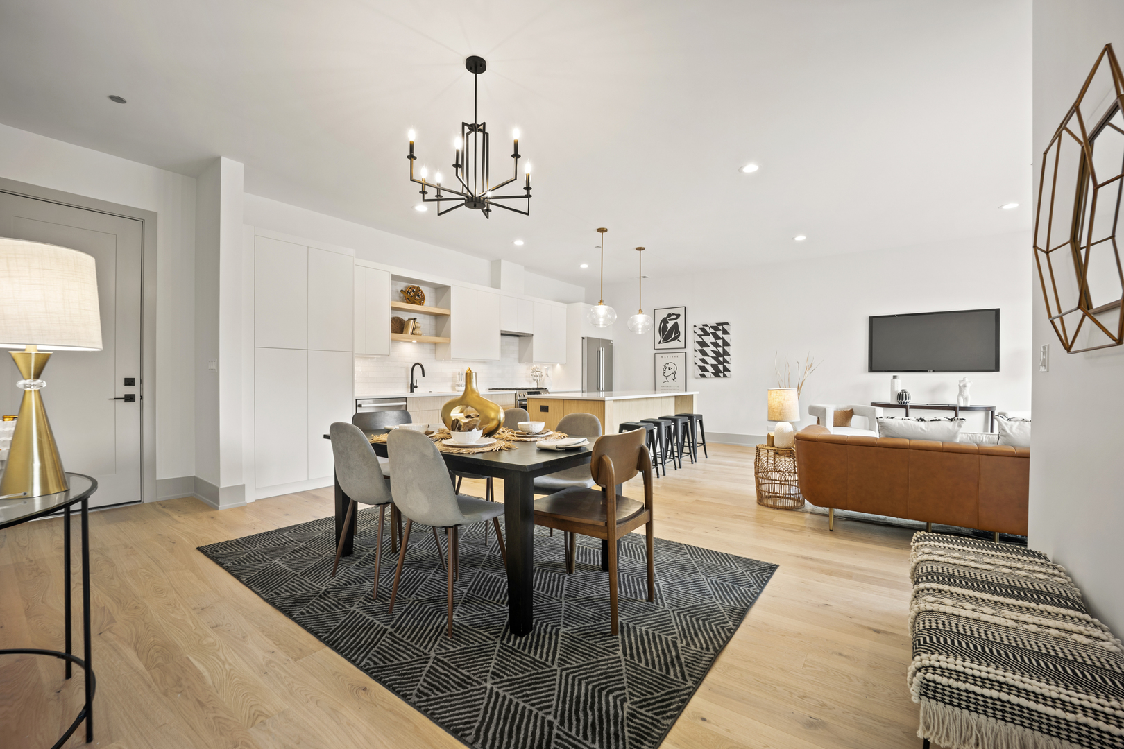 1548 W Ardmore Avenue Unit: 2F