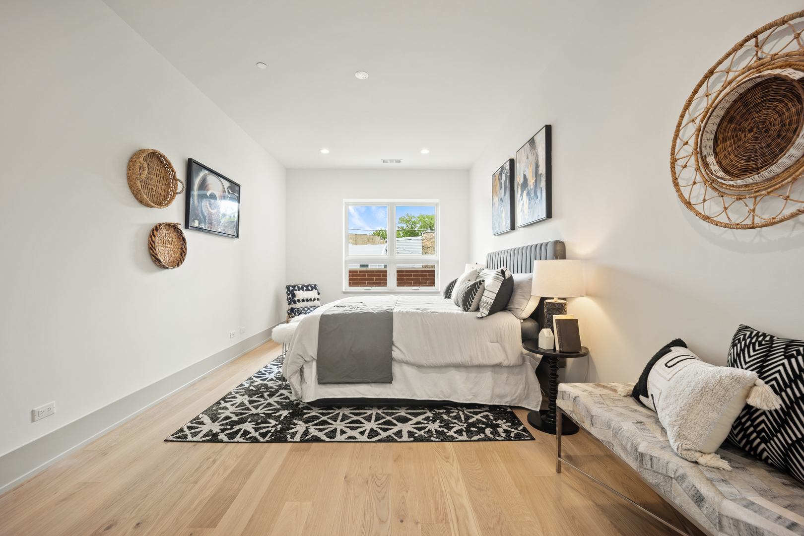 1548 W Ardmore Avenue Unit: 2F