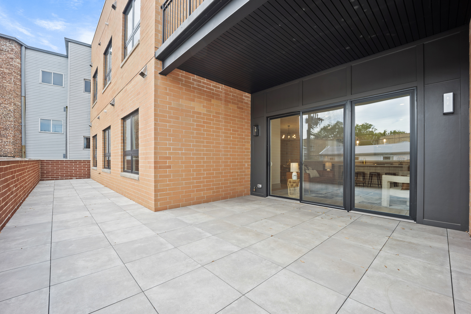 1548 W Ardmore Avenue Unit: 2F