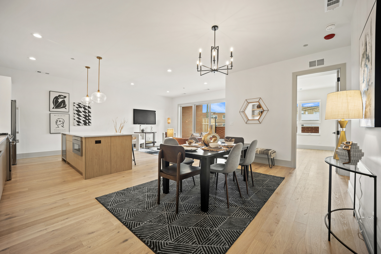 1548 W Ardmore Avenue Unit: 2F