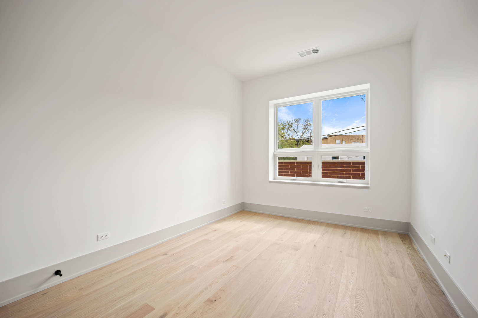 1548 W Ardmore Avenue Unit: 2F