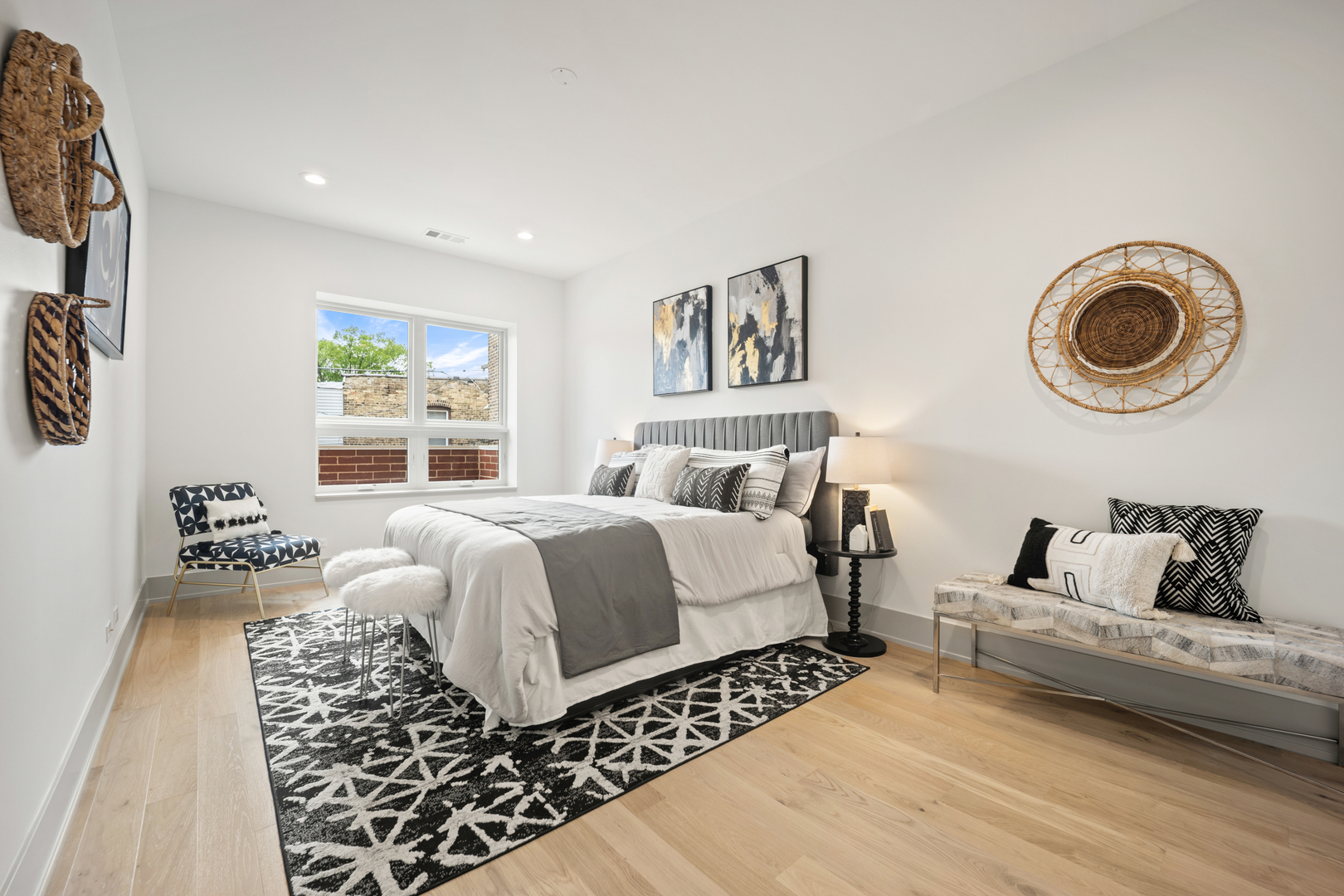 1548 W Ardmore Avenue Unit: 2F