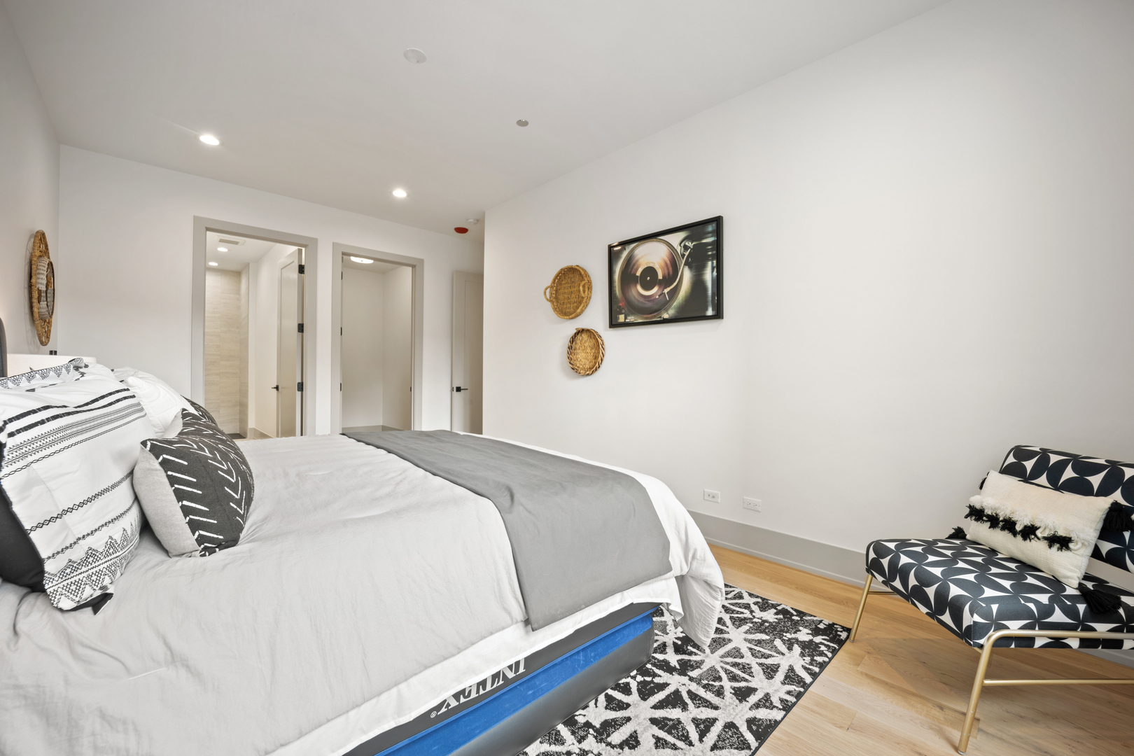 1548 W Ardmore Avenue Unit: 3B