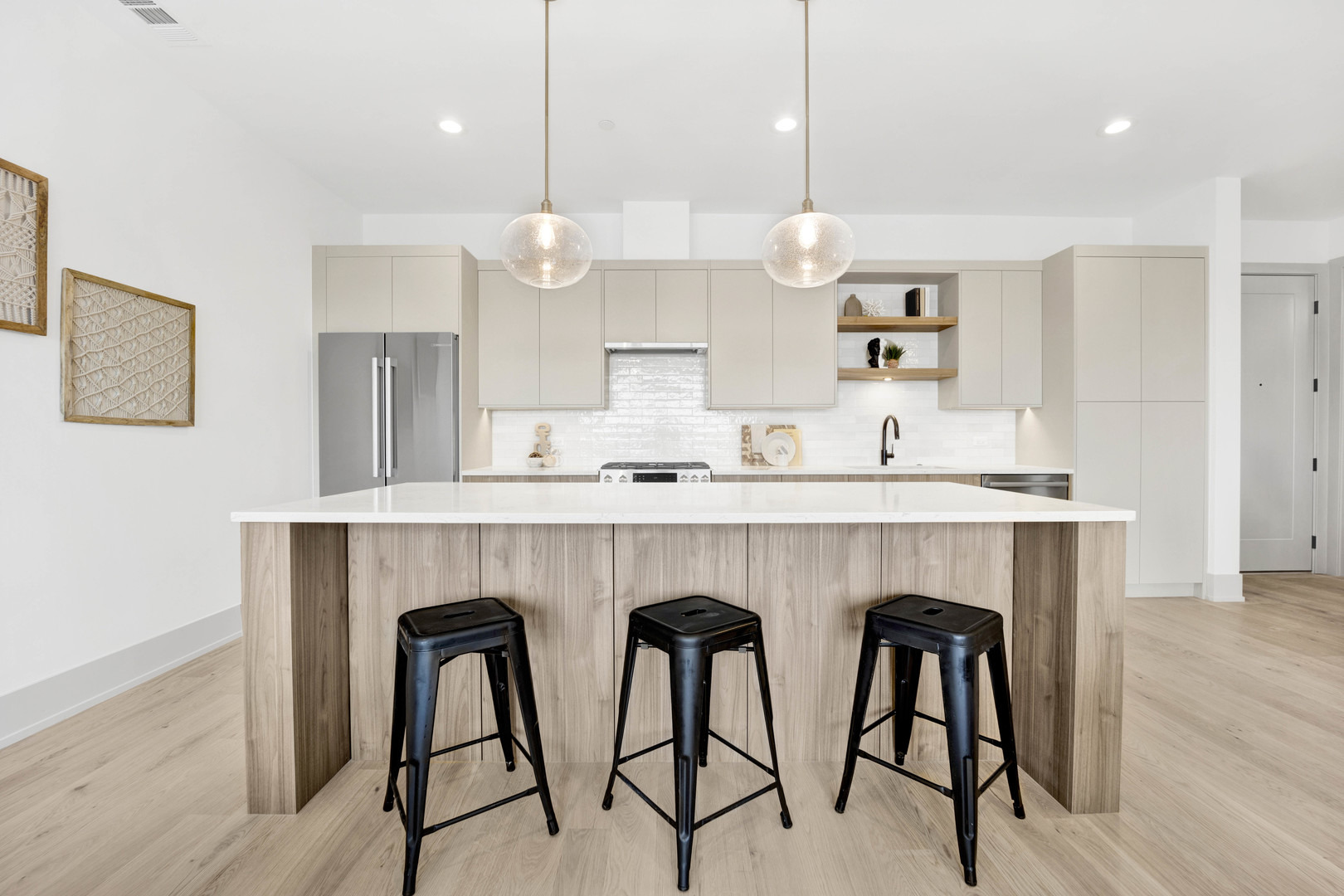 1548 W Ardmore Avenue Unit: 3G