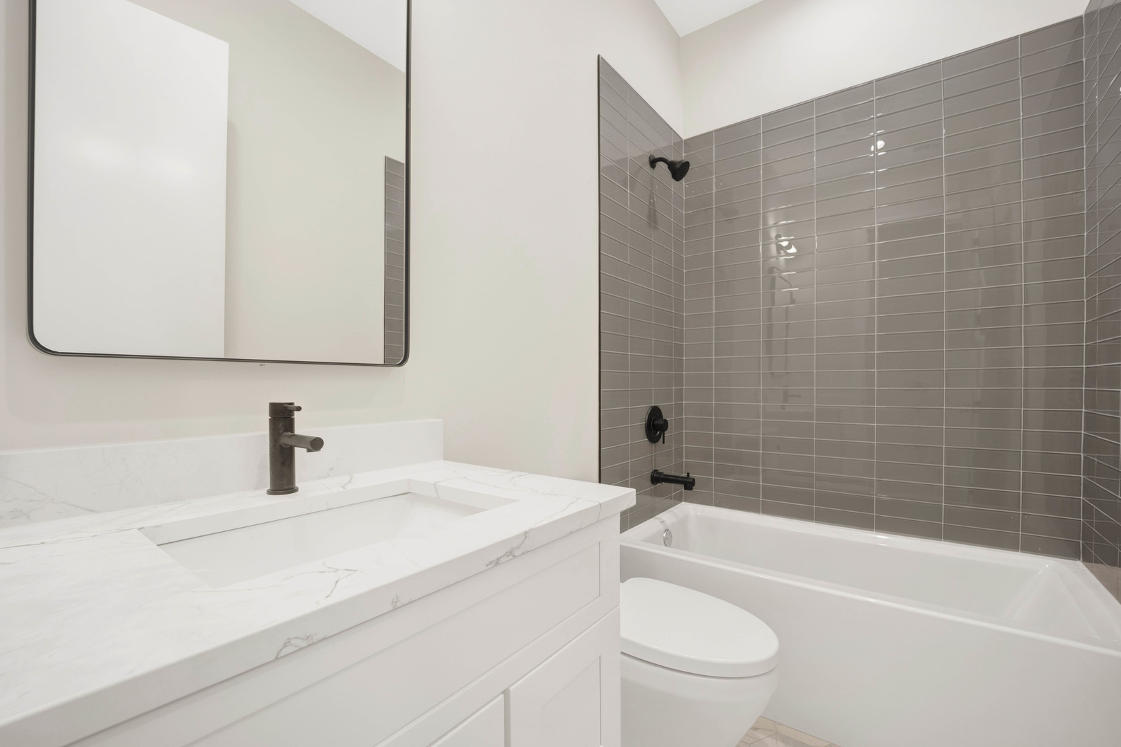 4347 N Richmond Avenue Unit: 2S