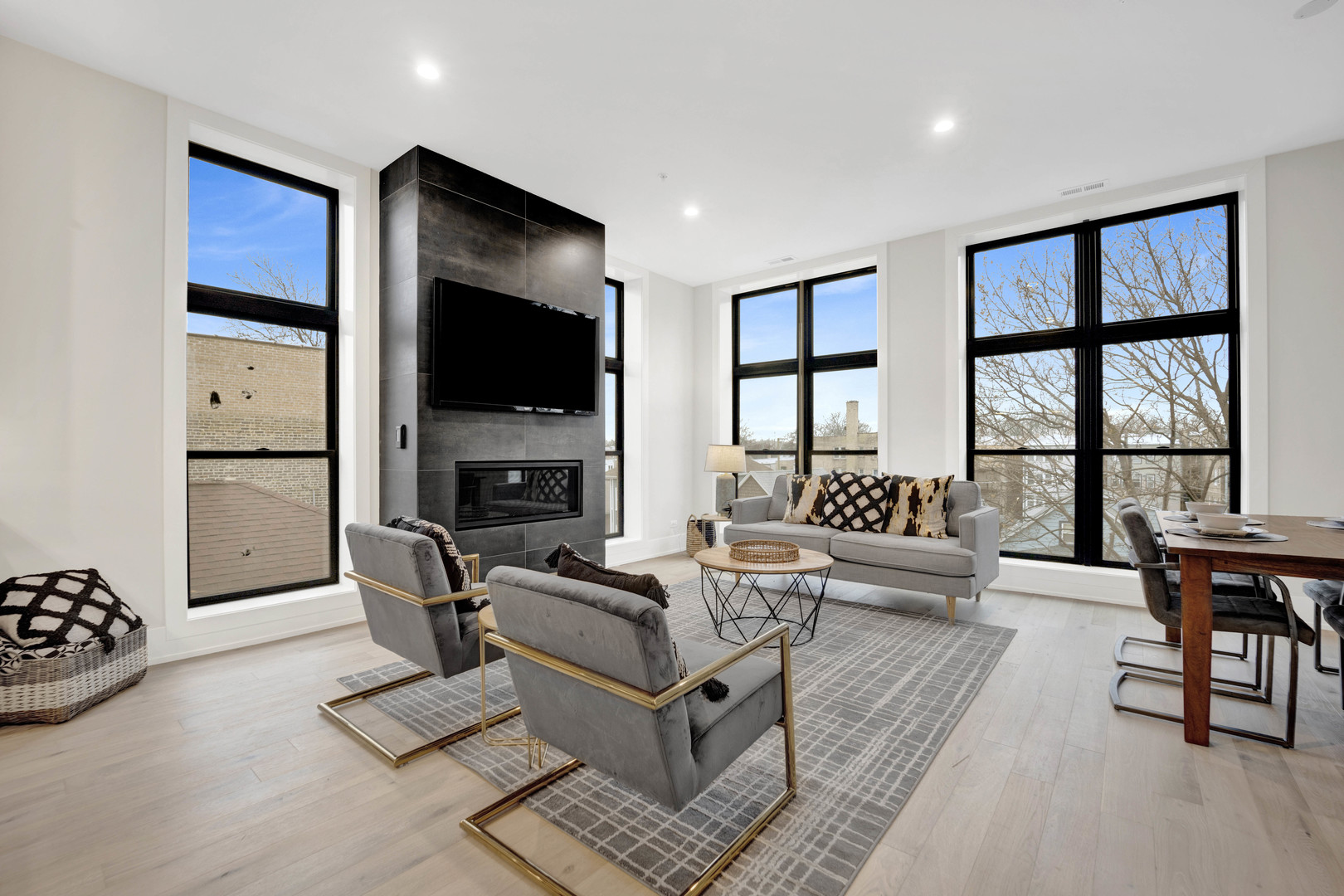 4347 N Richmond Avenue Unit: 2S