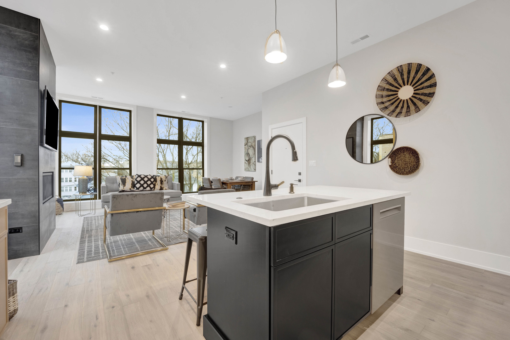 4347 N Richmond Avenue Unit: 2S