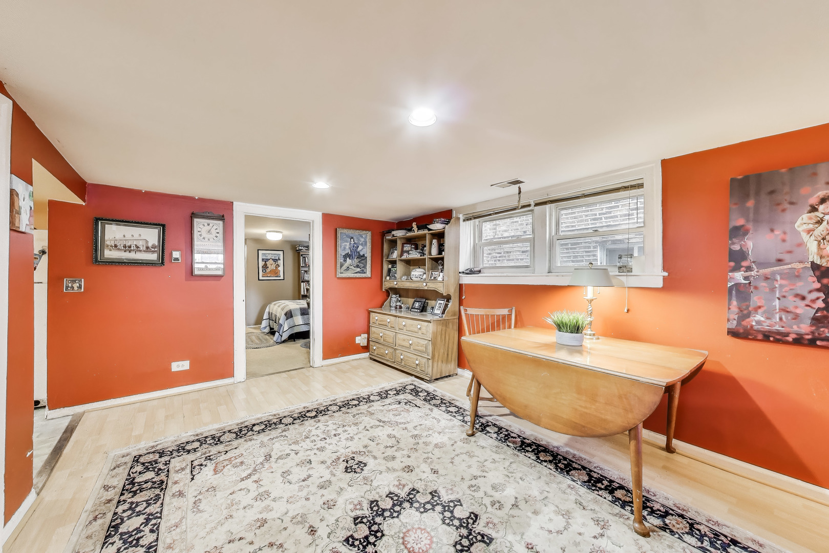 938 W Newport Avenue