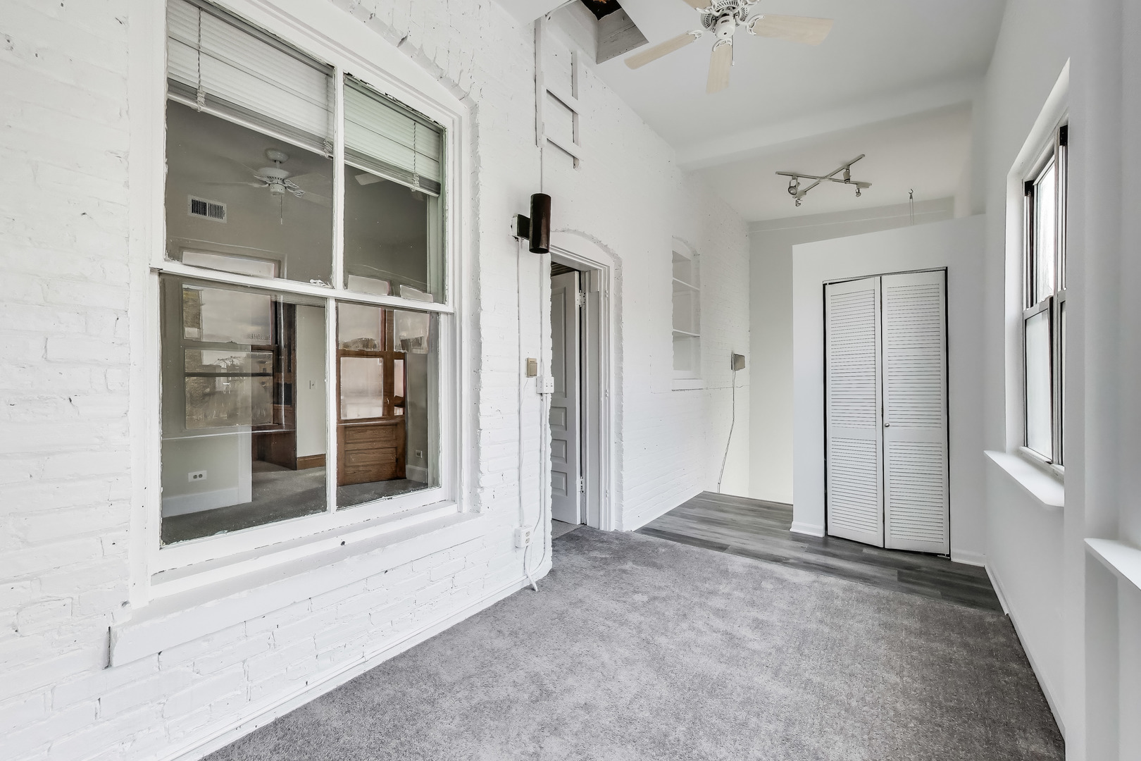 938 W Newport Avenue