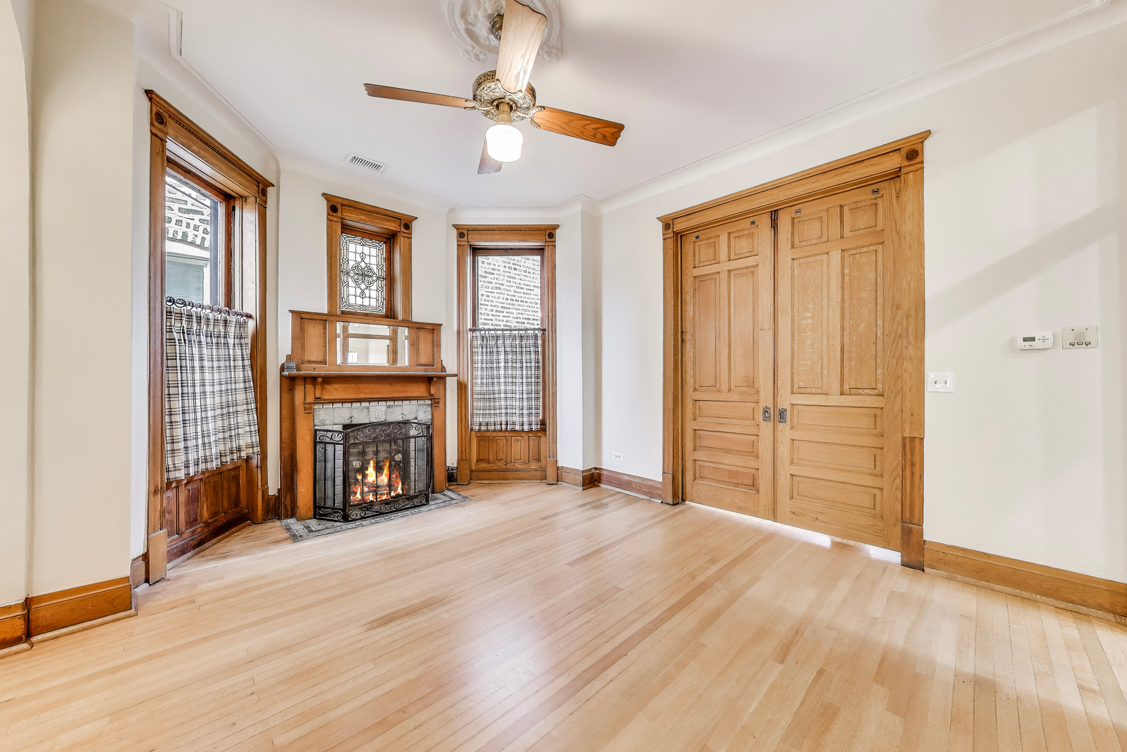 938 W Newport Avenue