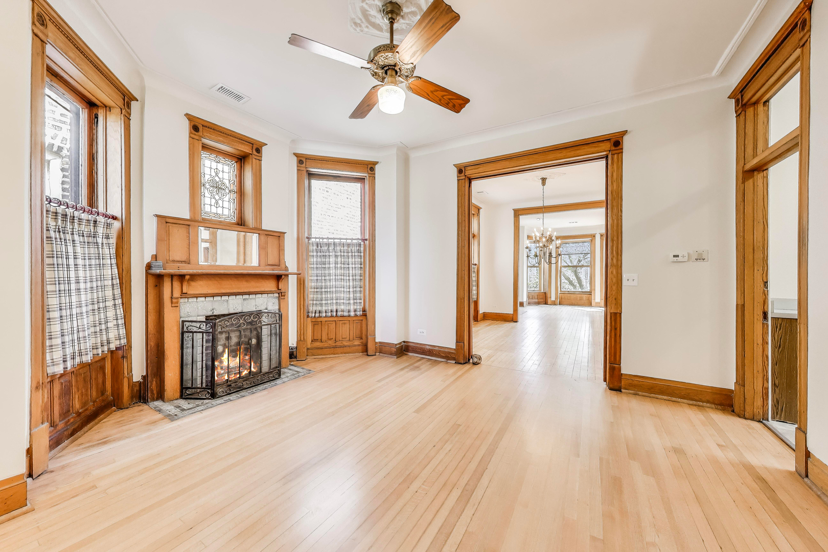 938 W Newport Avenue