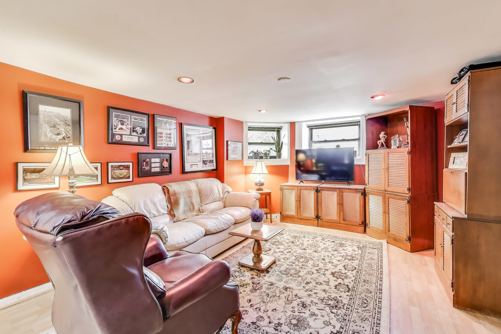 938 W Newport Avenue