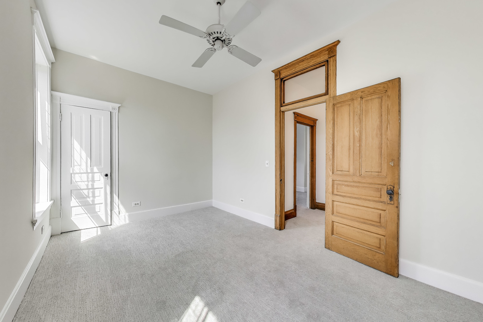 938 W Newport Avenue