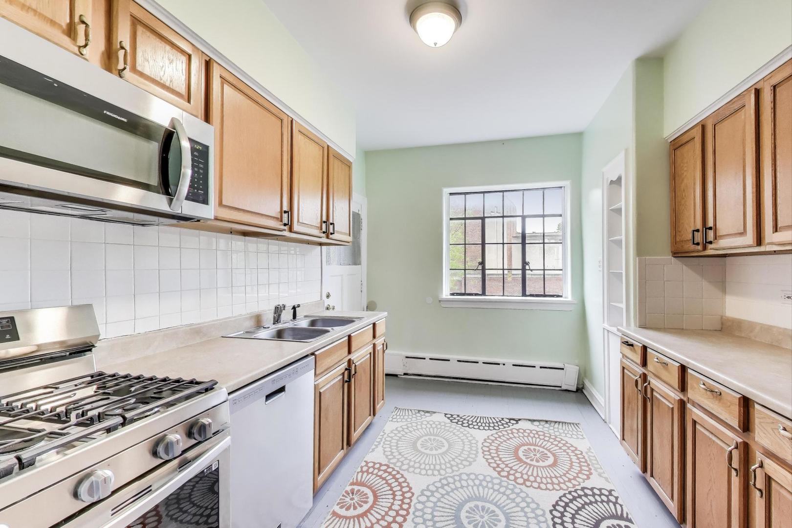 7350 N RIDGE Boulevard Unit: 21B