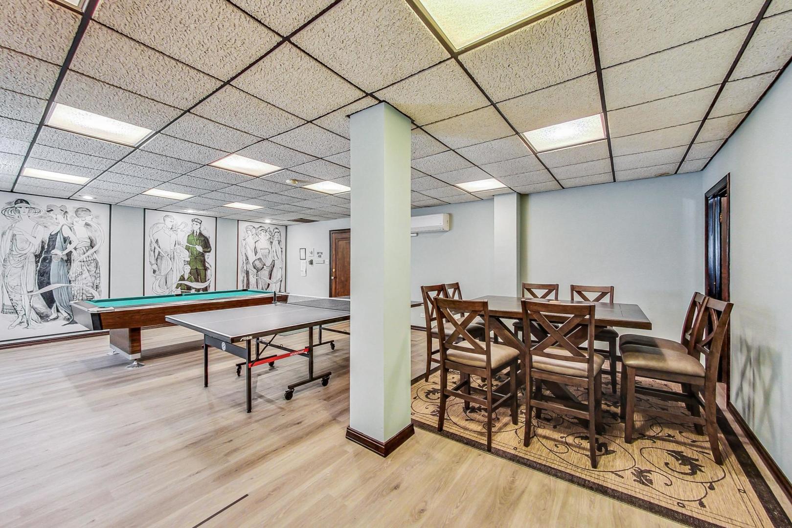 7350 N RIDGE Boulevard Unit: 21B