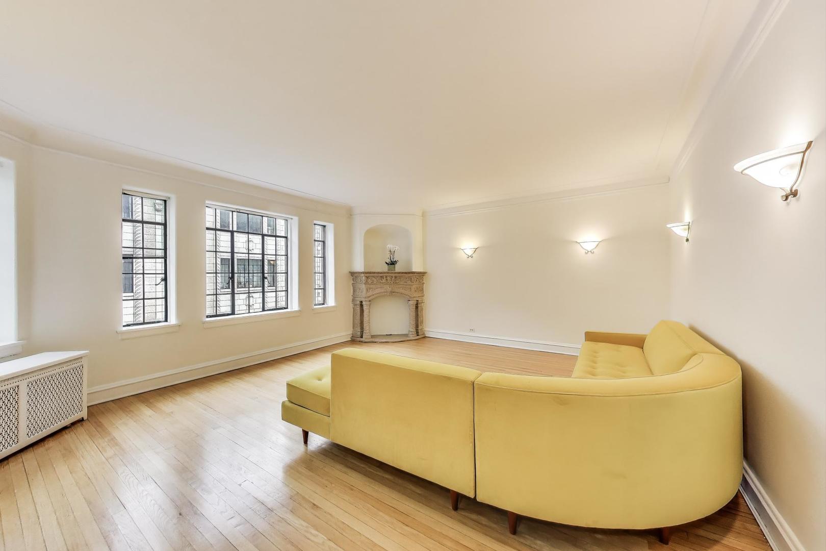 7350 N RIDGE Boulevard Unit: 21B