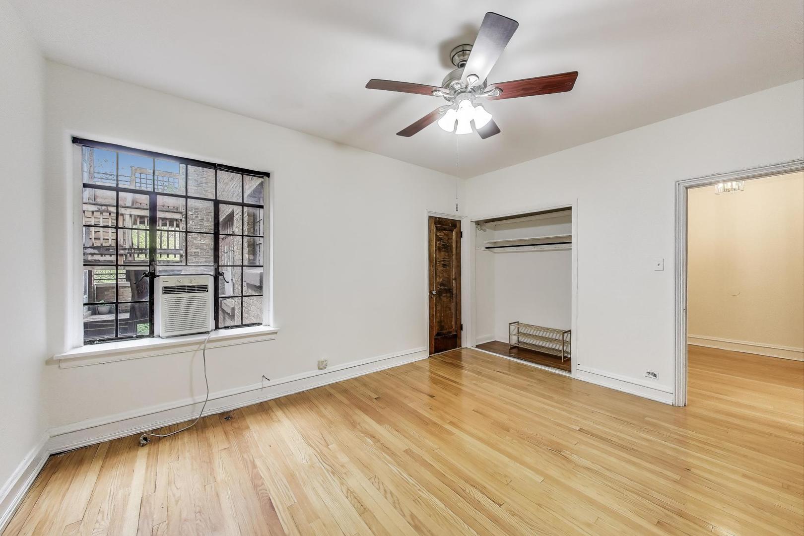 7350 N RIDGE Boulevard Unit: 21B