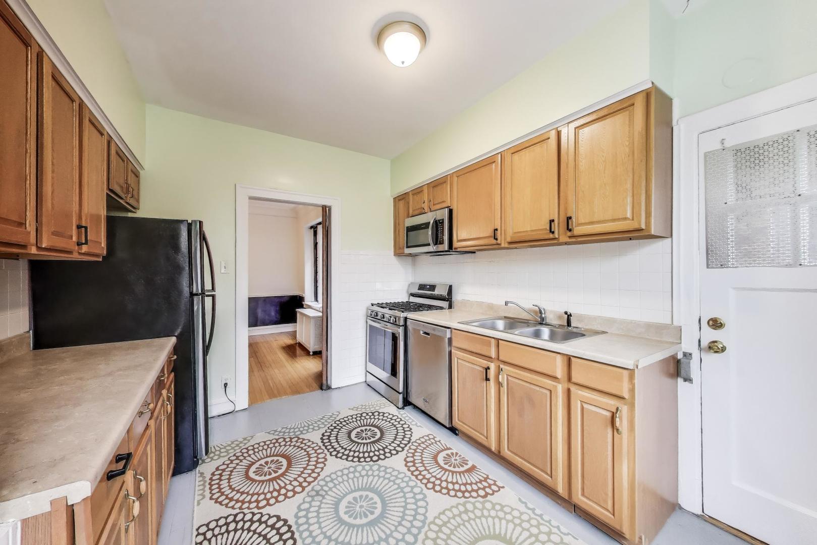 7350 N RIDGE Boulevard Unit: 21B