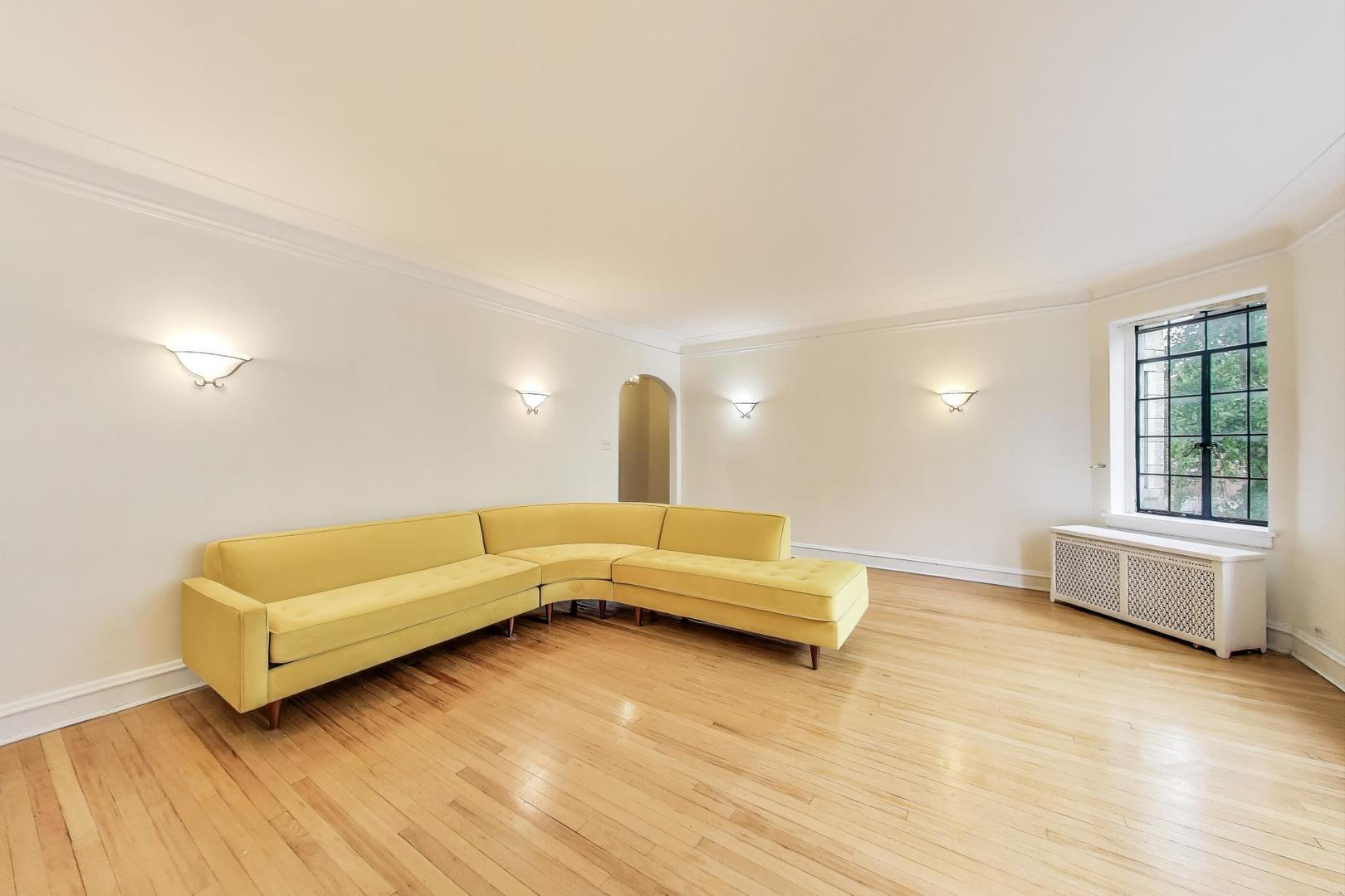7350 N RIDGE Boulevard Unit: 21B