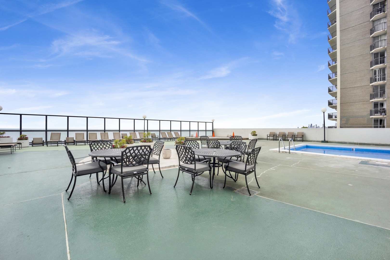6033 N SHERIDAN Road Unit: 8E
