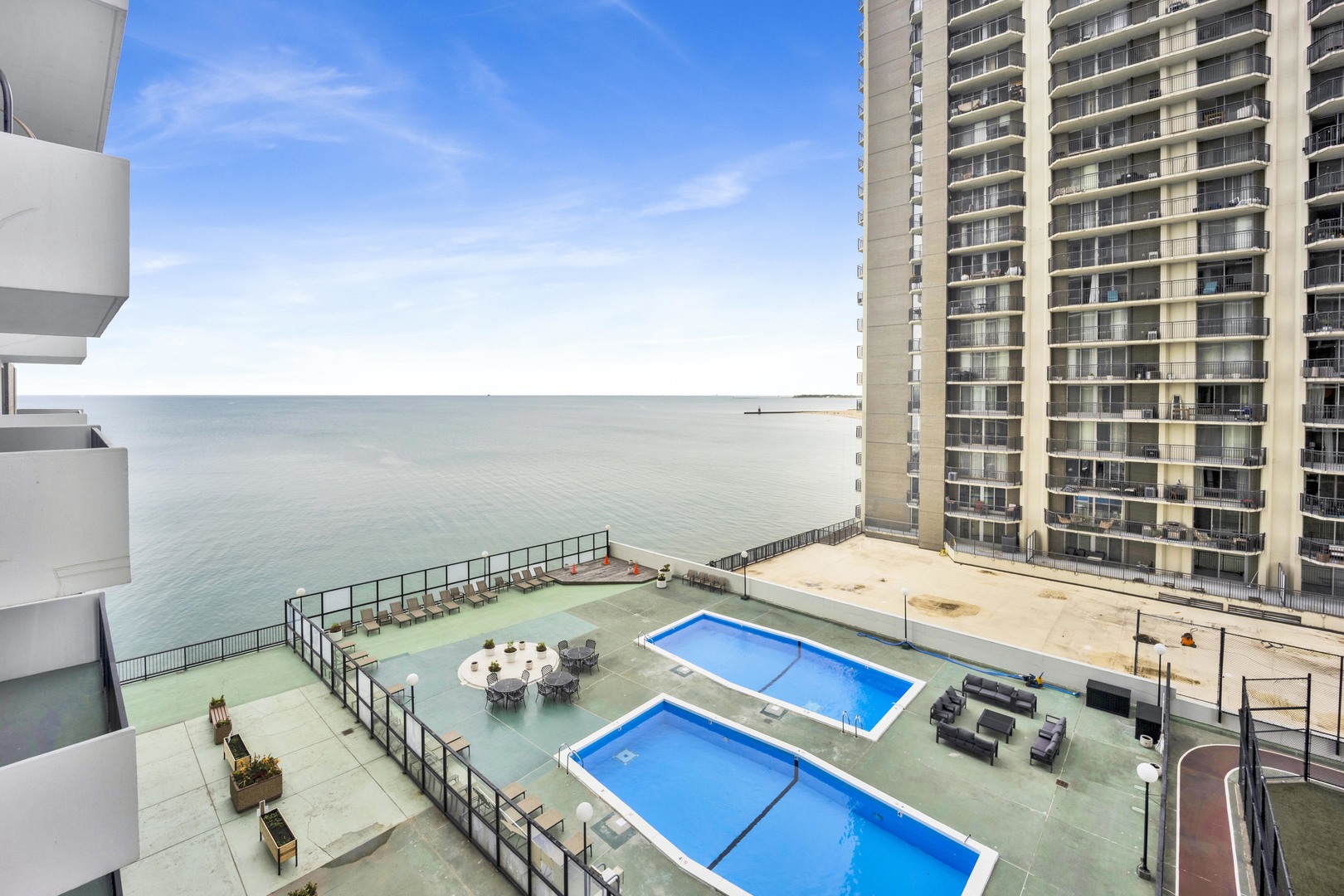 6033 N SHERIDAN Road Unit: 8E