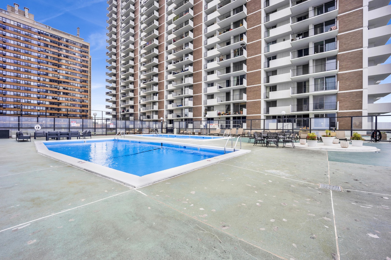 6033 N SHERIDAN Road Unit: 8E