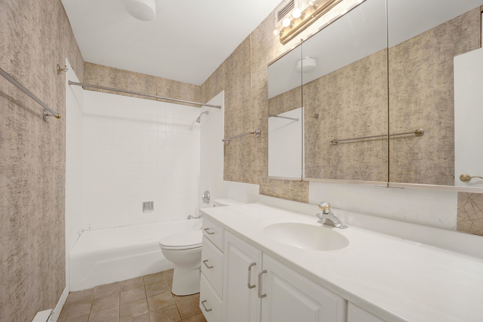 6033 N SHERIDAN Road Unit: 8E