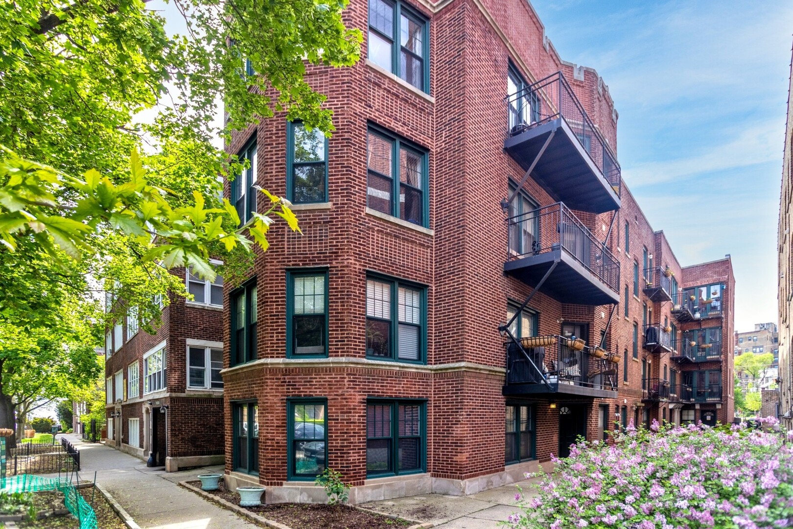 1239 W Jarvis Avenue Unit: 3