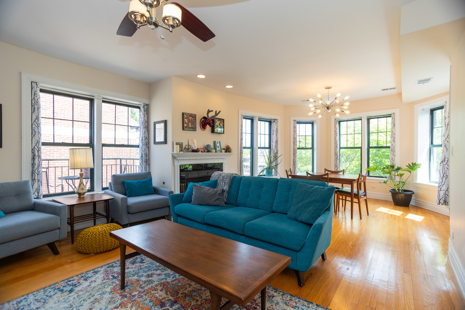 1239 W Jarvis Avenue Unit: 3