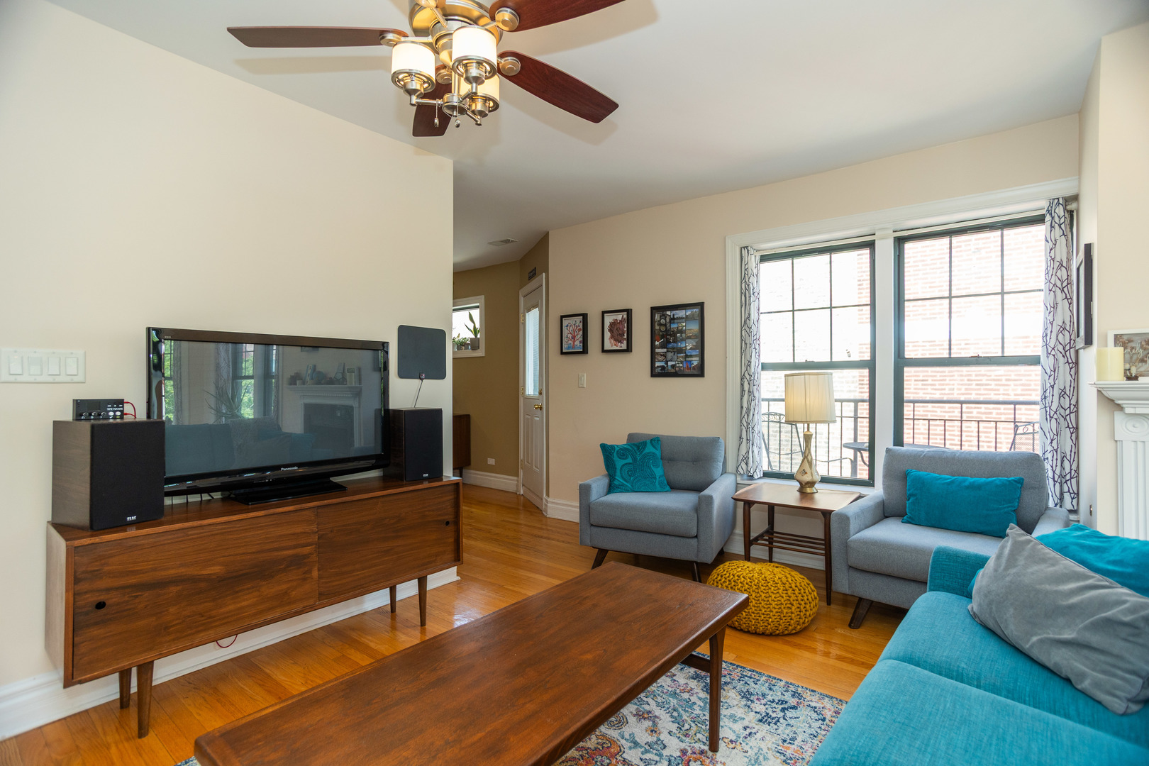 1239 W Jarvis Avenue Unit: 3