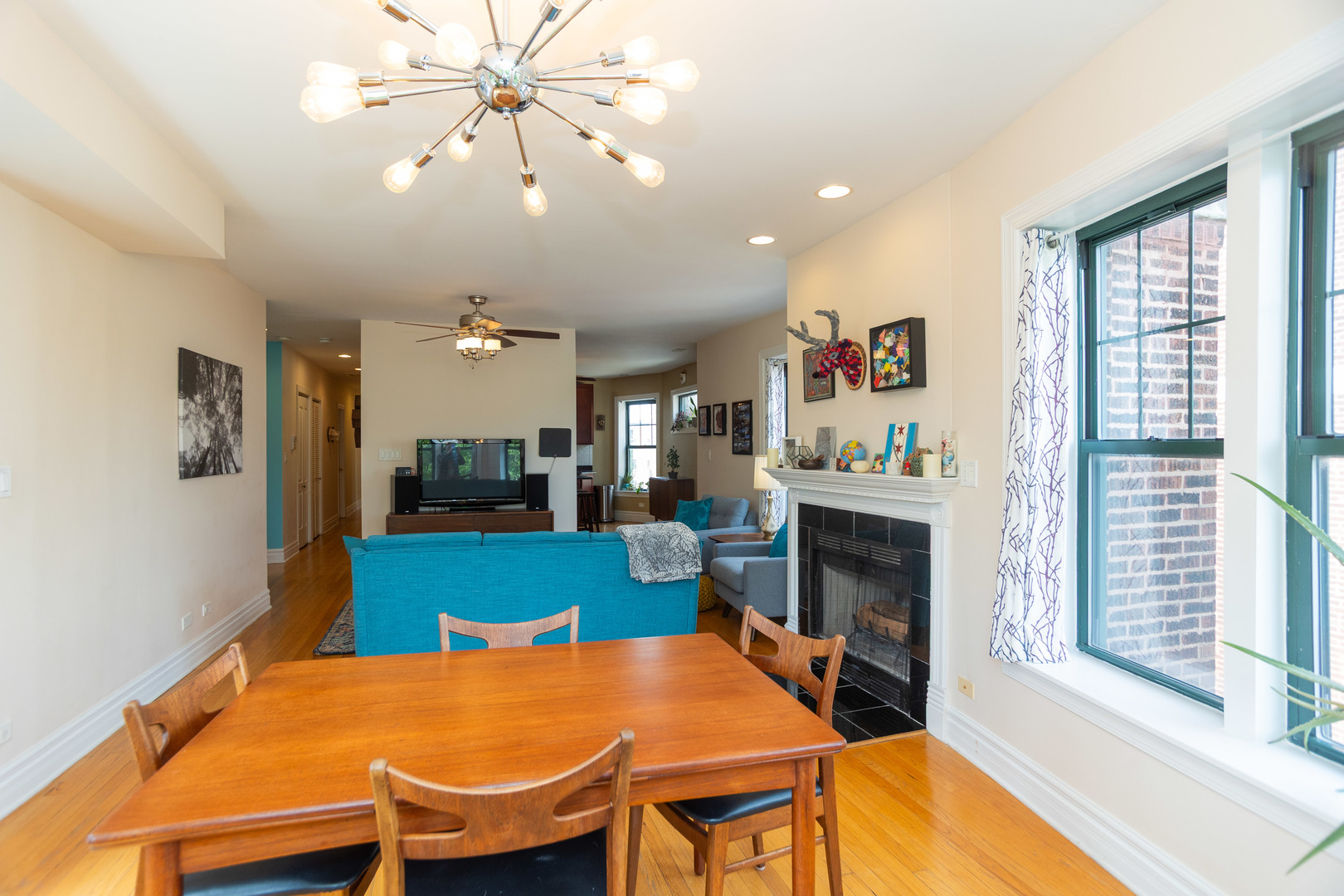 1239 W Jarvis Avenue Unit: 3