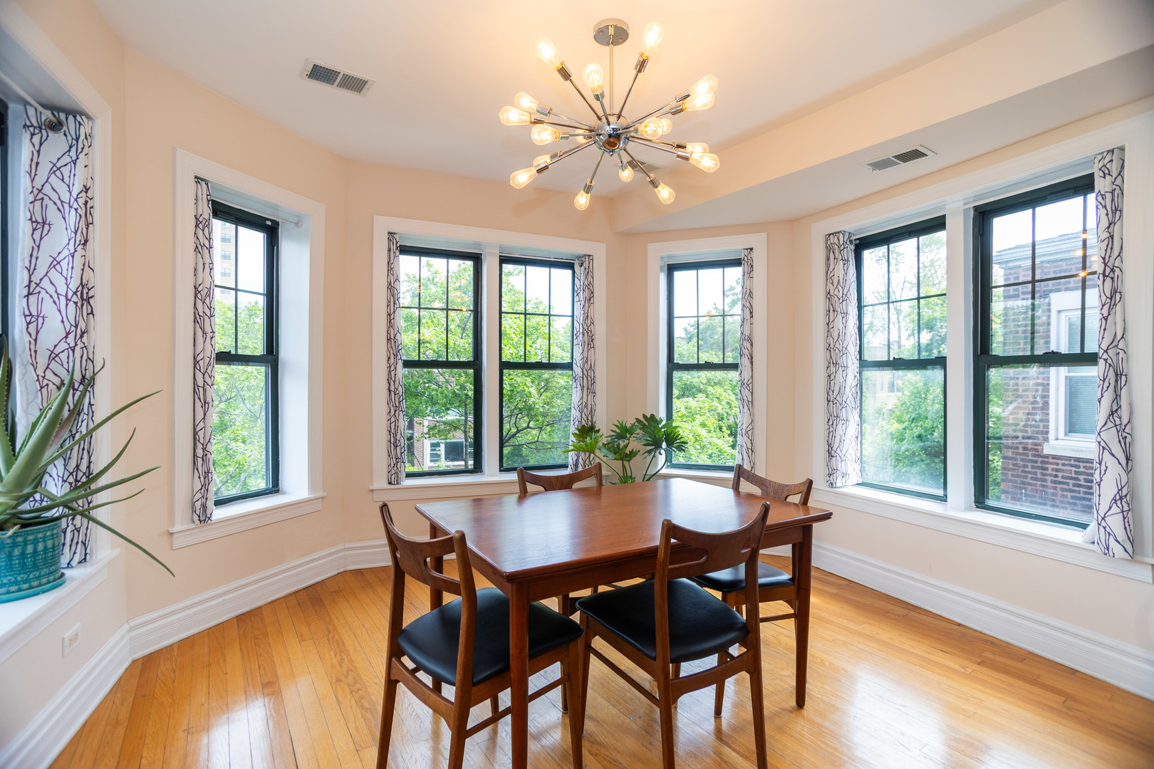 1239 W Jarvis Avenue Unit: 3
