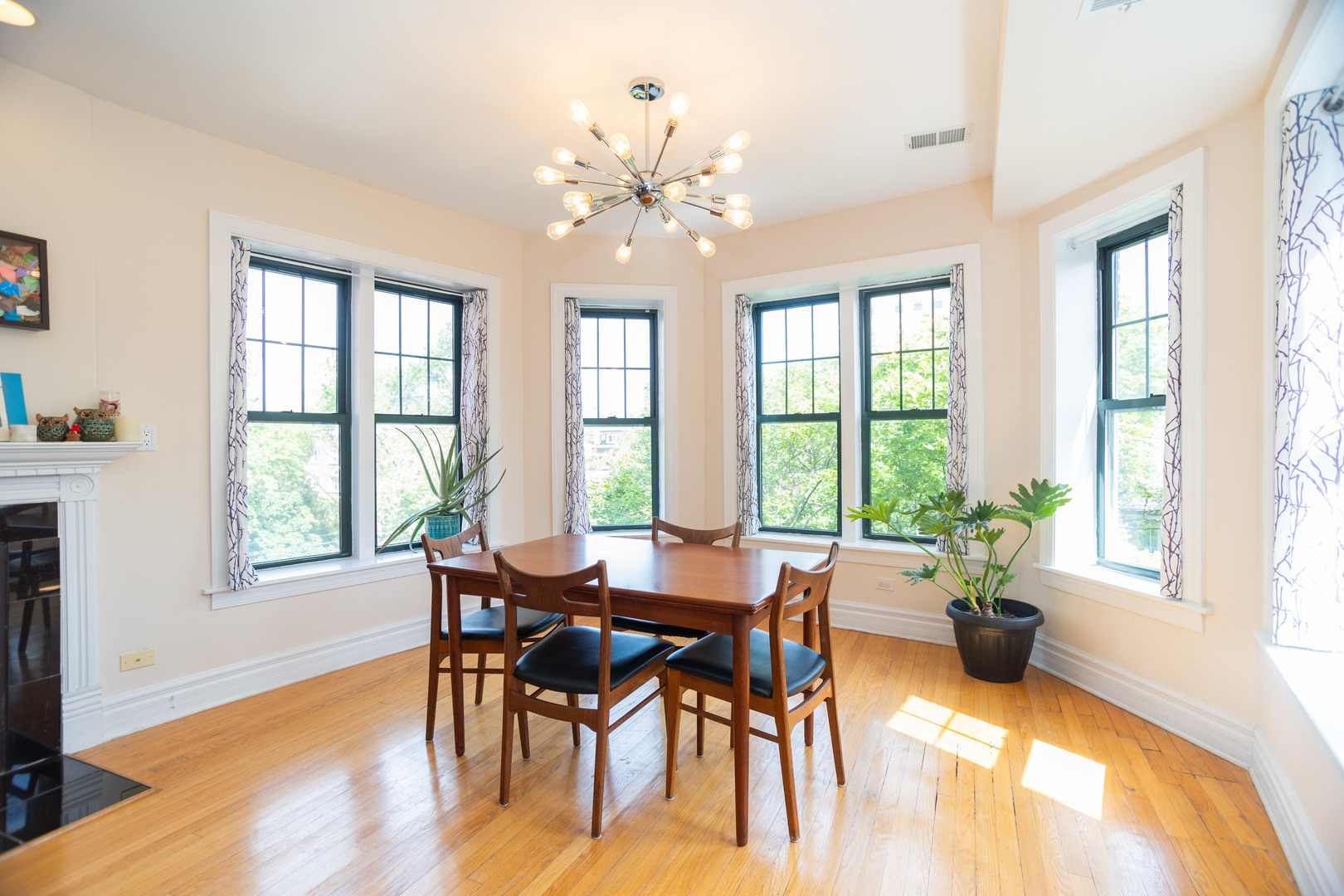 1239 W Jarvis Avenue Unit: 3