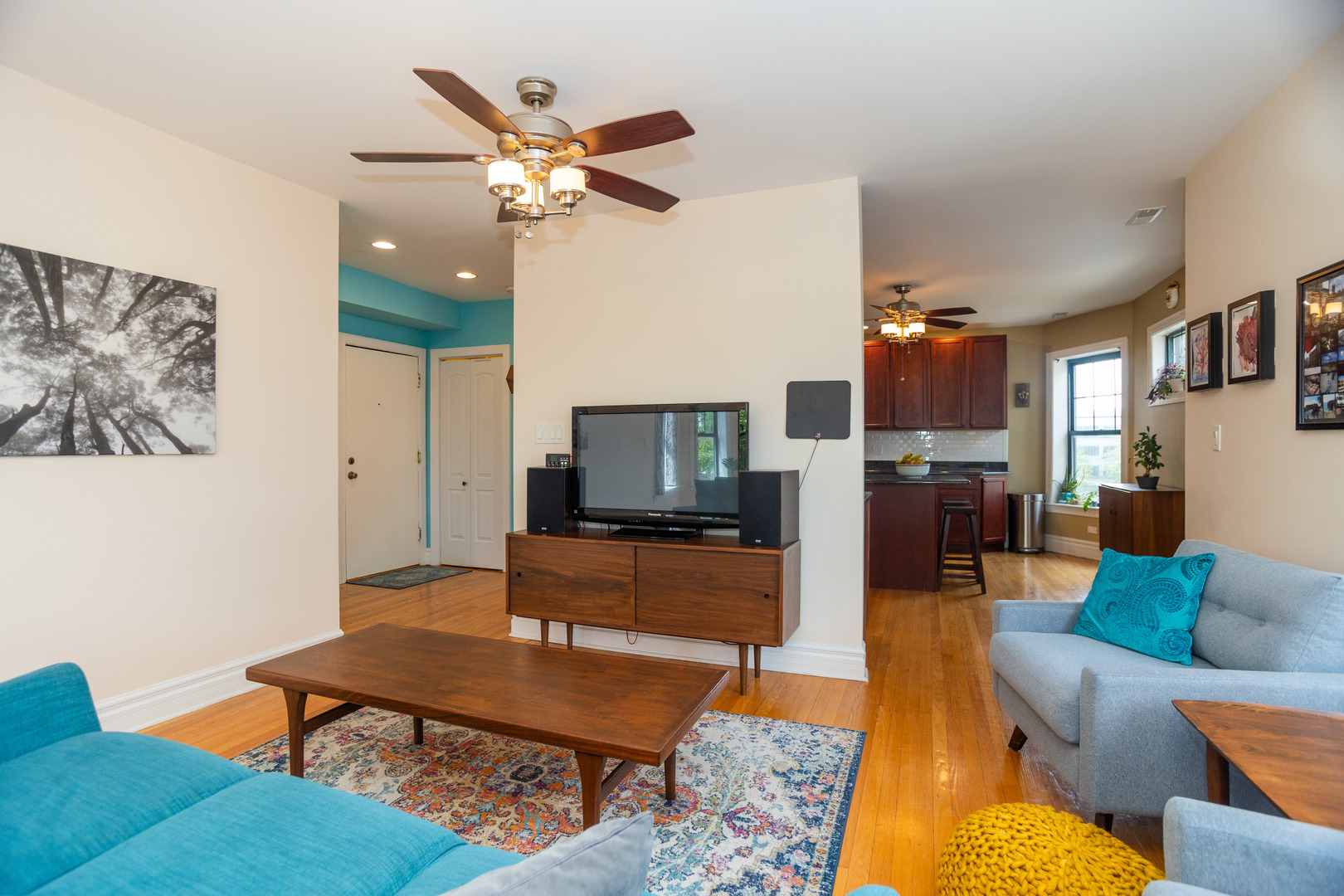 1239 W Jarvis Avenue Unit: 3