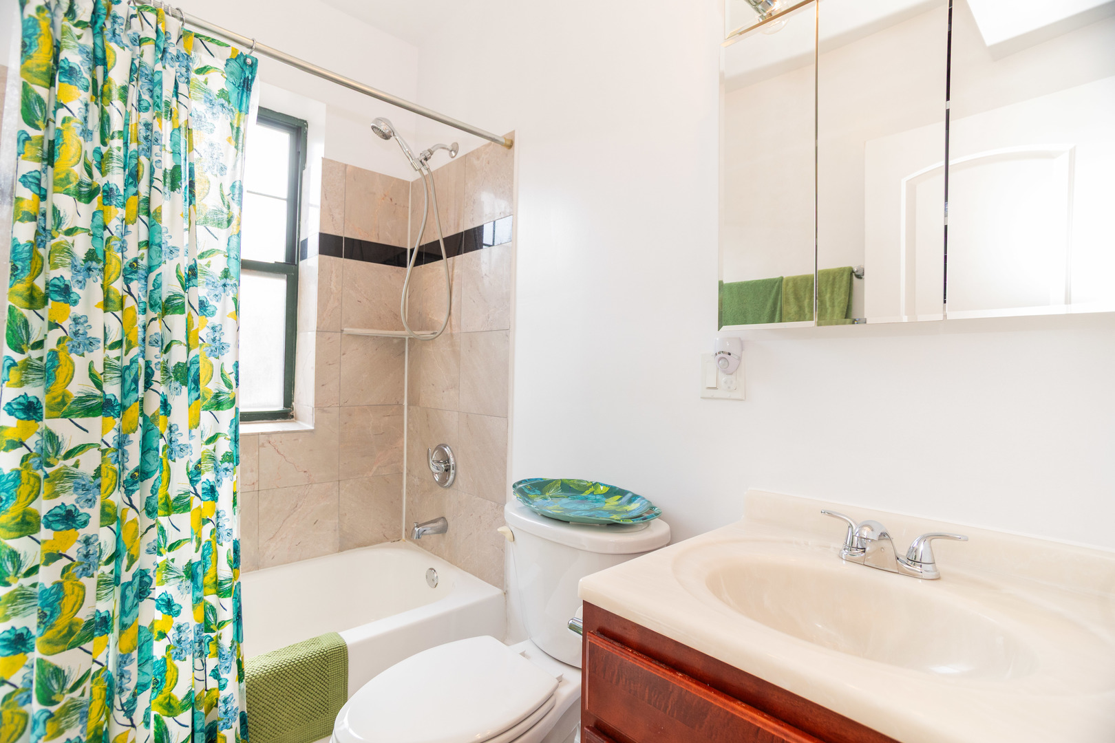 1239 W Jarvis Avenue Unit: 3