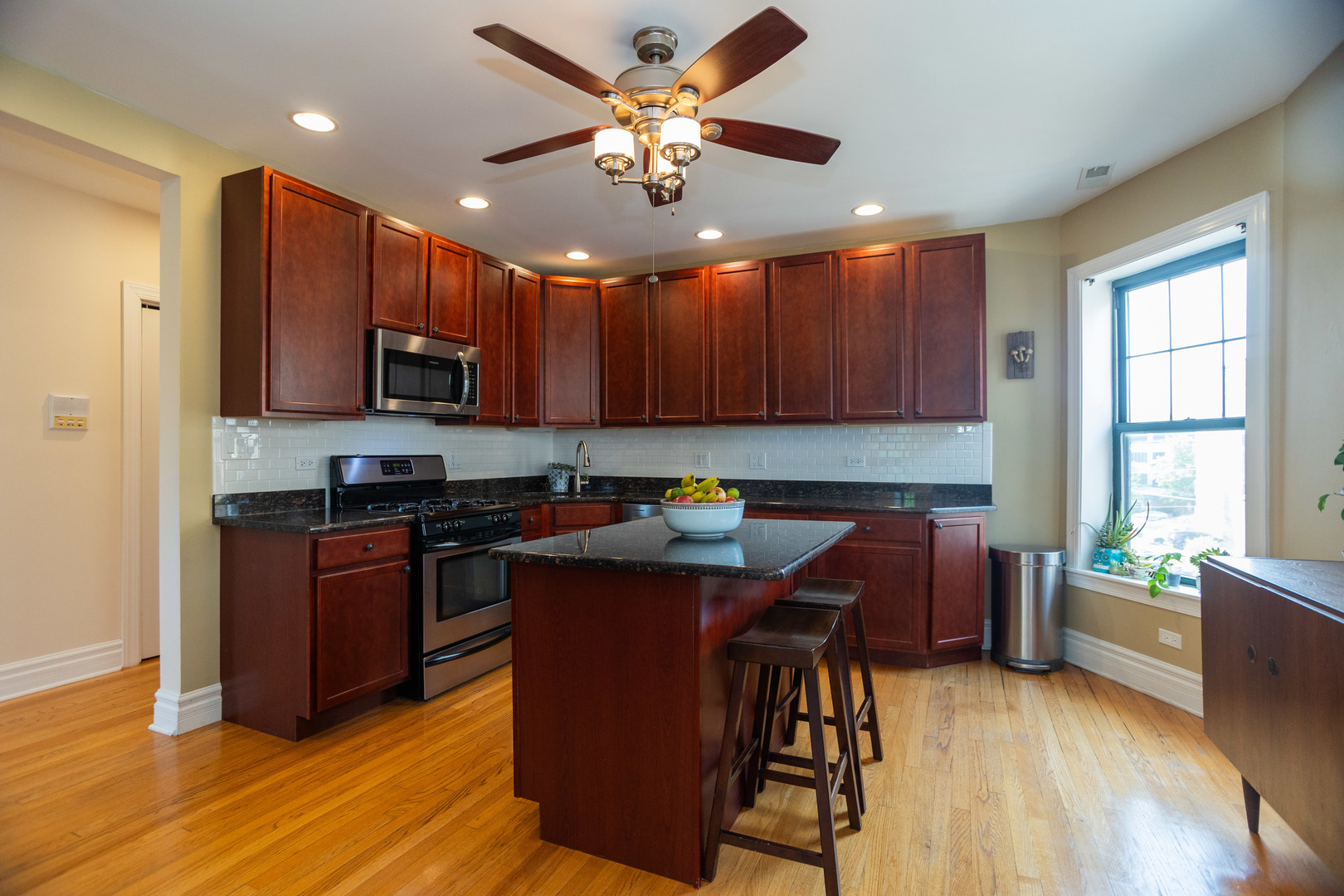 1239 W Jarvis Avenue Unit: 3