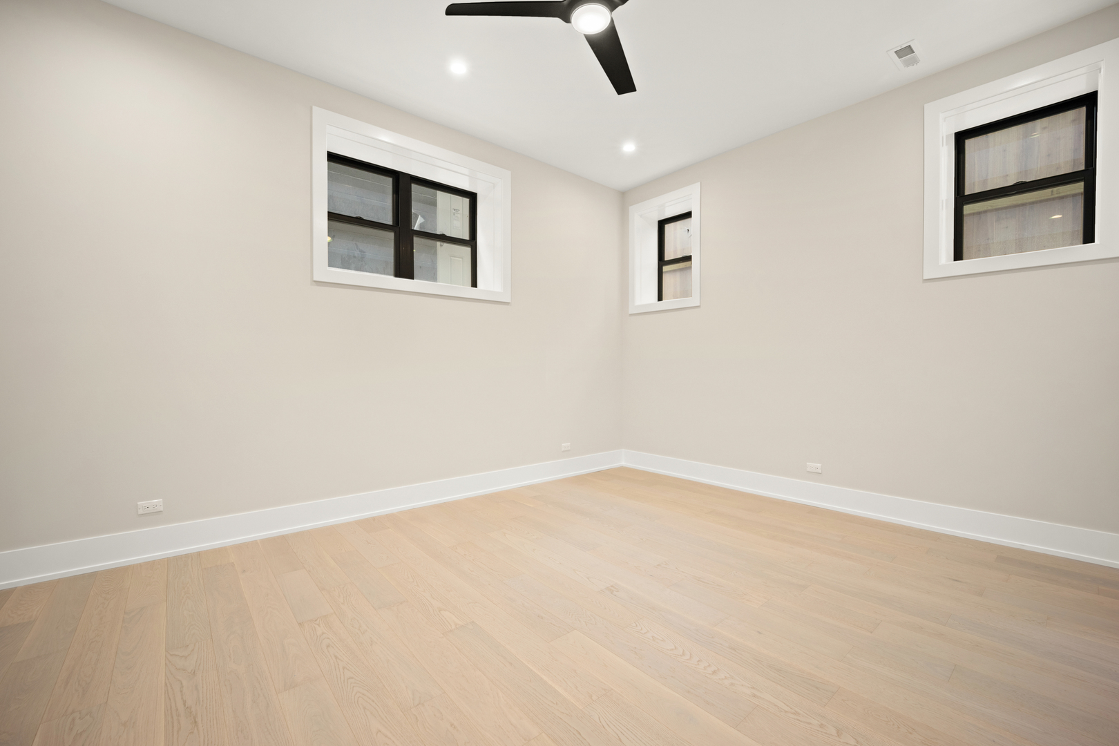 4343 N Richmond Avenue Unit: 1S