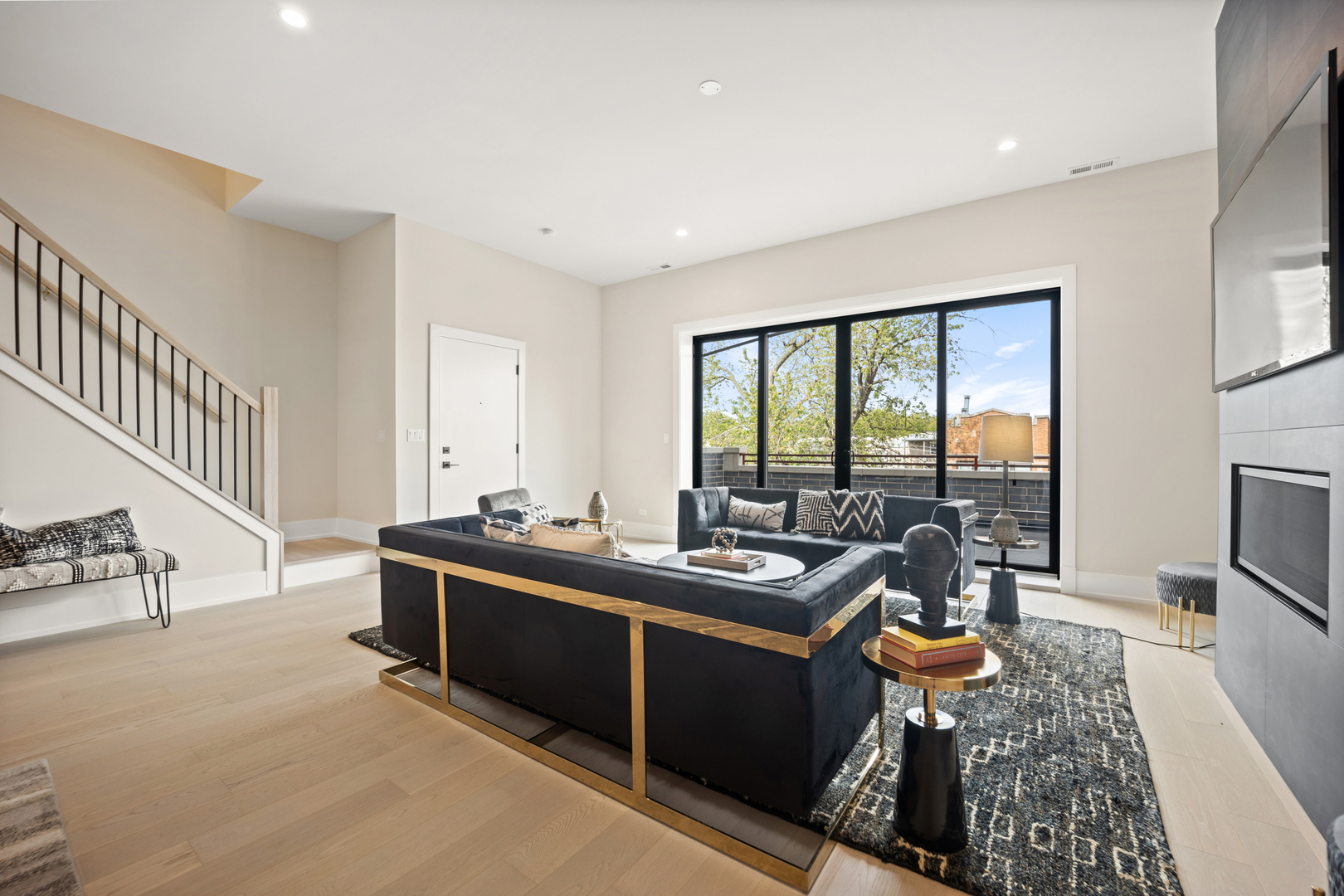 4343 N Richmond Avenue Unit: 3N