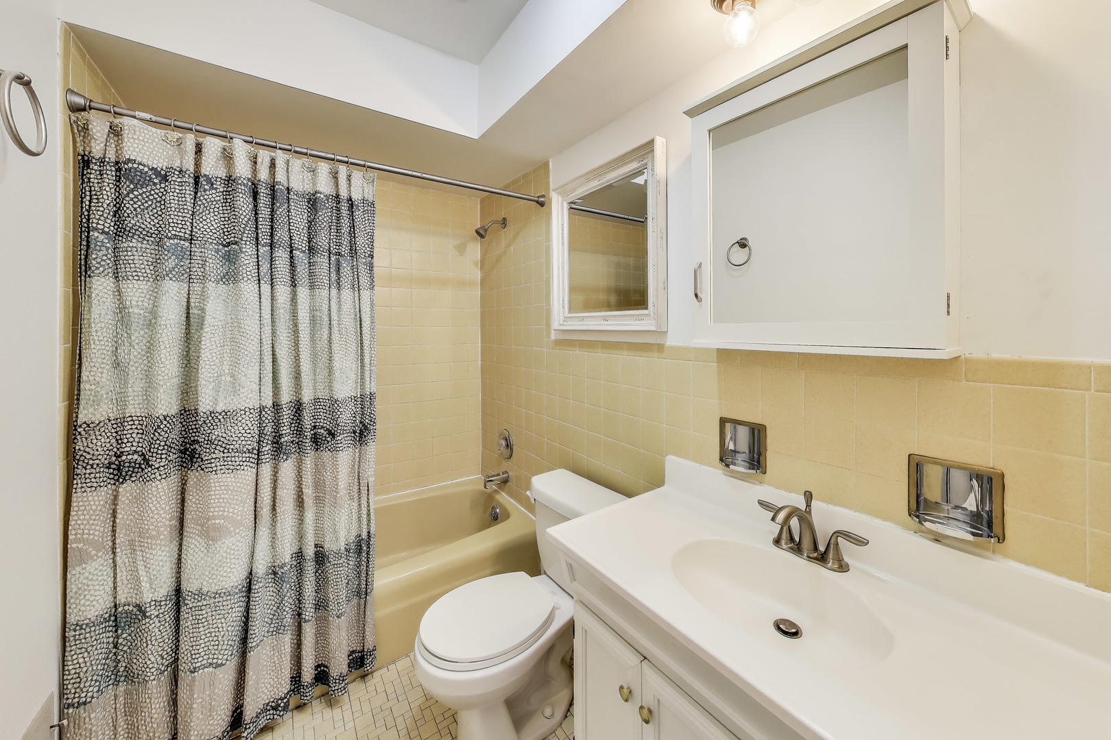 6963 N Bell Avenue Unit: 106