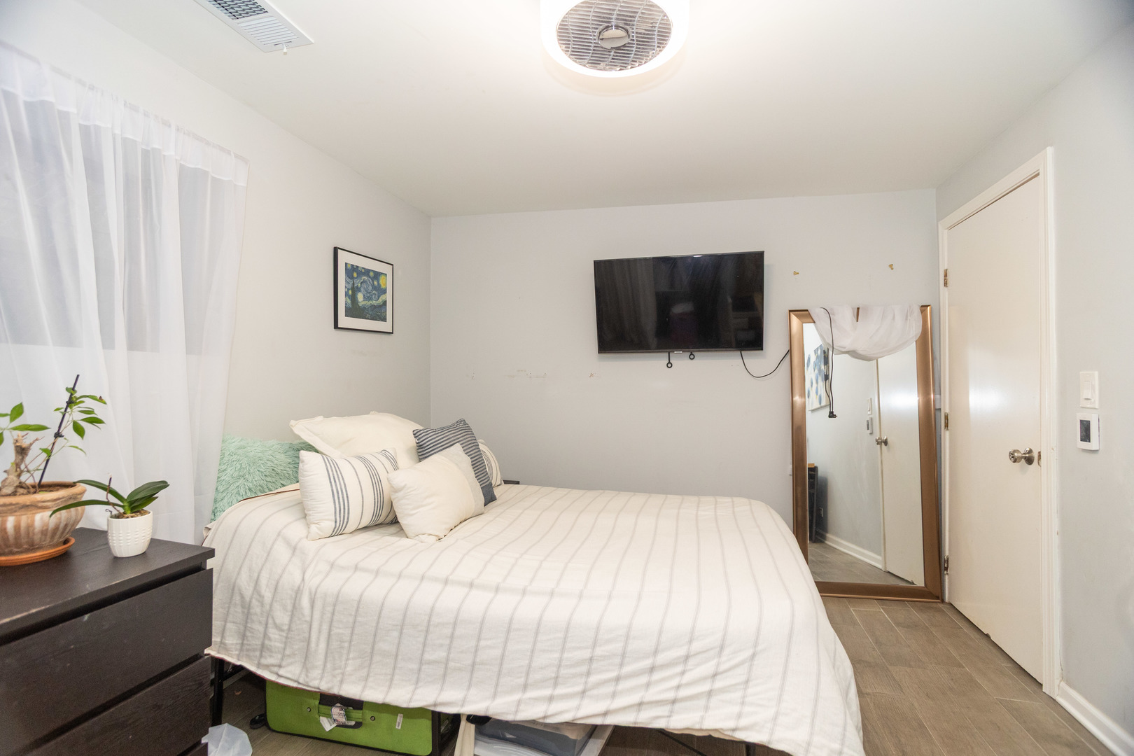 4336 N Kenmore Avenue Unit: G
