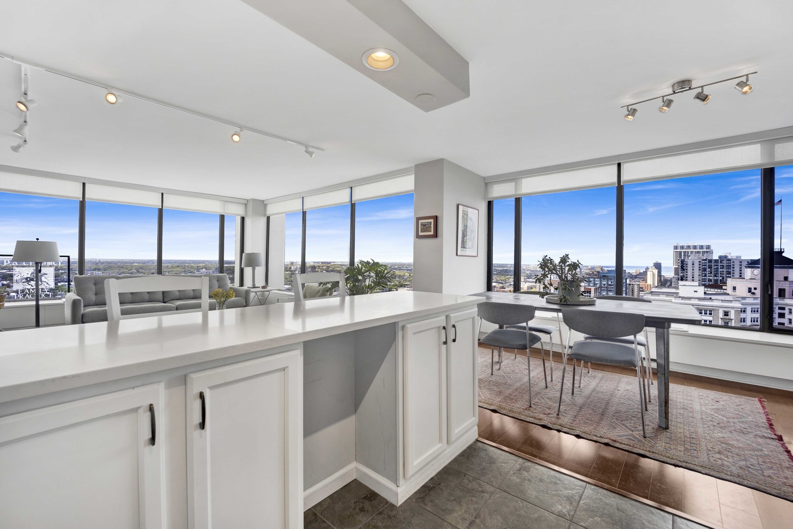 5455 N Sheridan Road Unit: 2915
