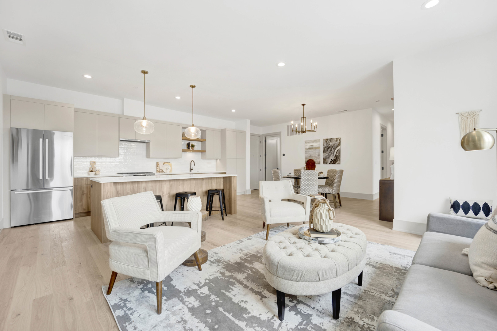 1548 W Ardmore Avenue Unit: 4C