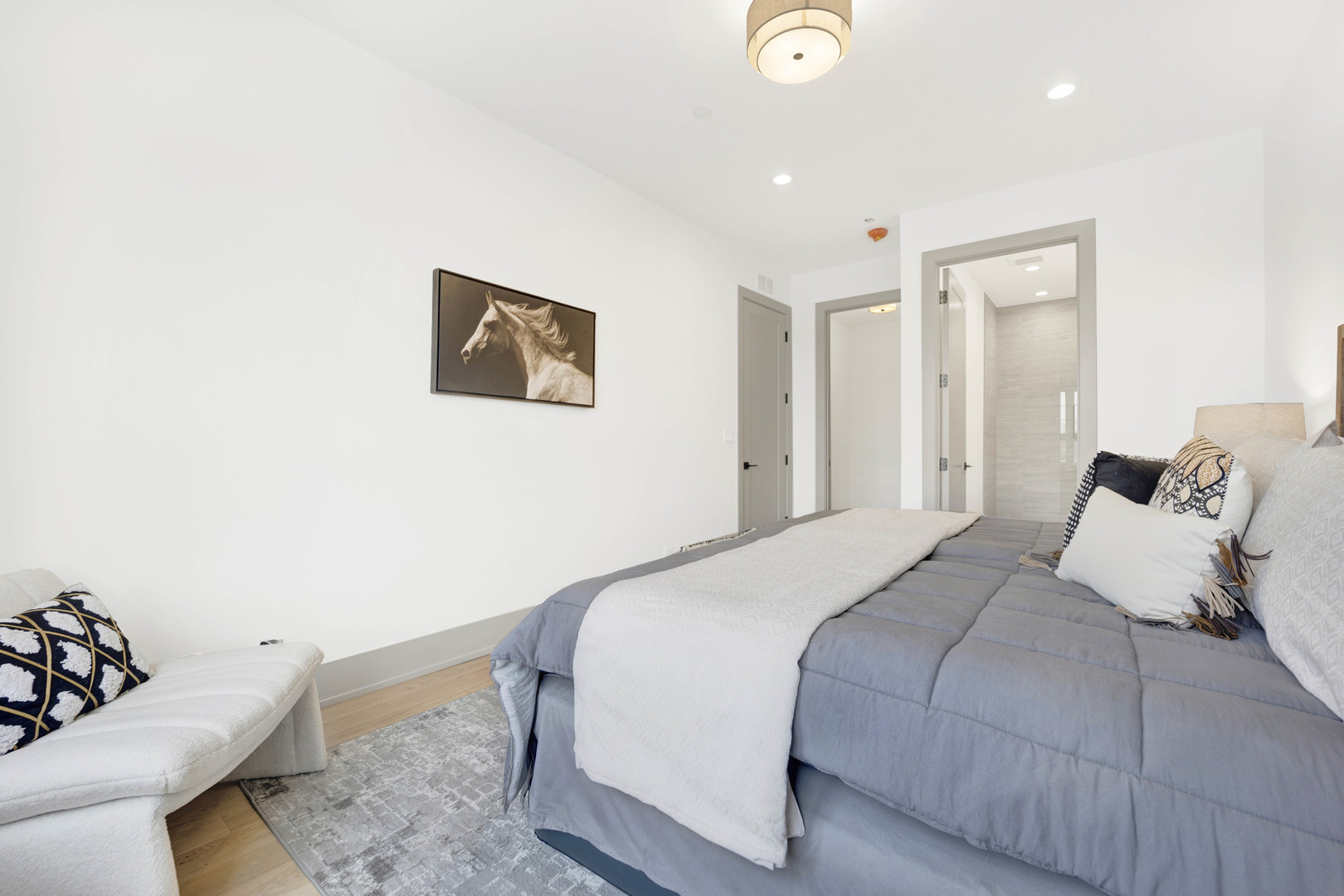 1548 W Ardmore Avenue Unit: 4C